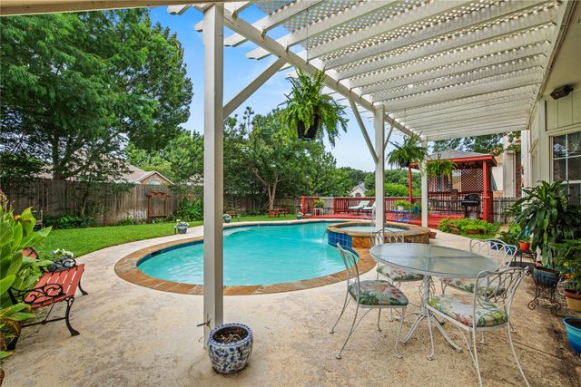 7604 Oak Knoll Drive, North Richland Hills, TX 76182