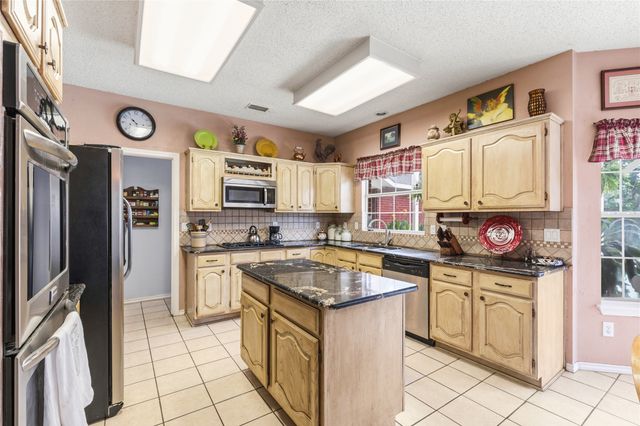 7604 Oak Knoll Drive, North Richland Hills, TX 76182
