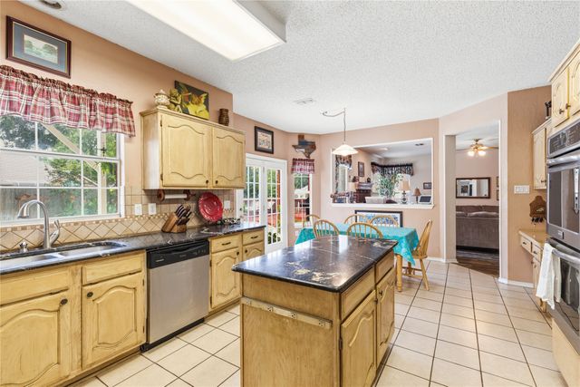 7604 Oak Knoll Drive, North Richland Hills, TX 76182