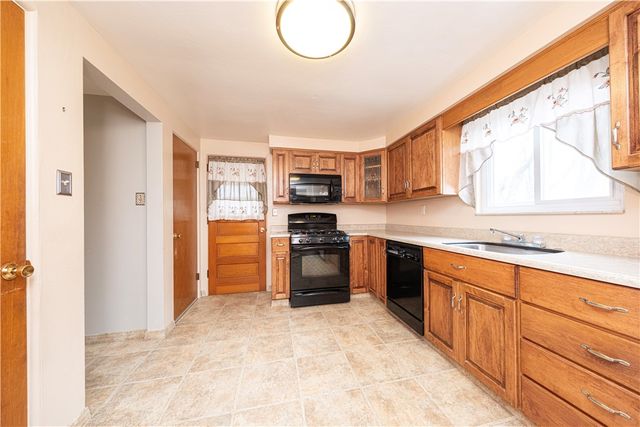 209 Video Dr, Munhall, PA 15120