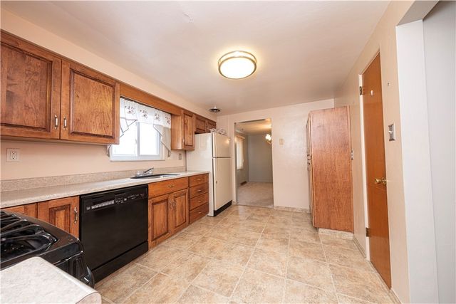 209 Video Dr, Munhall, PA 15120