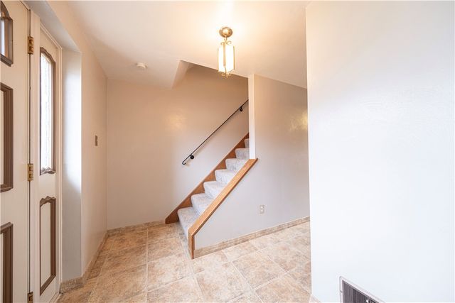 209 Video Dr, Munhall, PA 15120