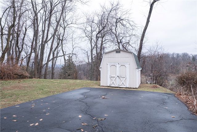 209 Video Dr, Munhall, PA 15120