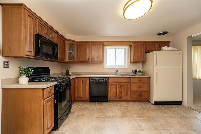 209 Video Dr, Munhall, PA 15120