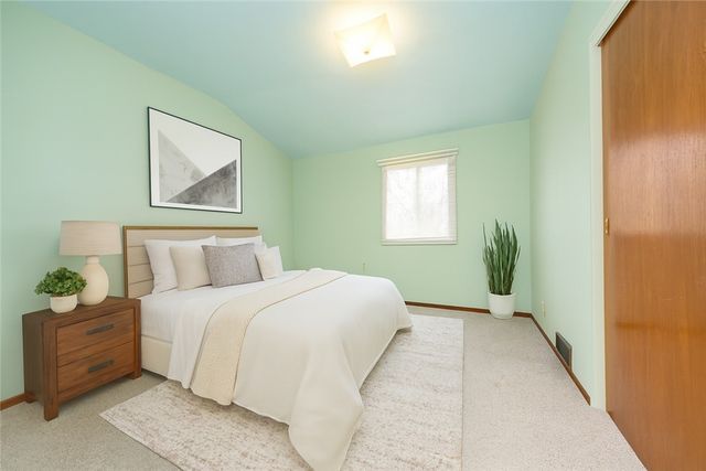 209 Video Dr, Munhall, PA 15120