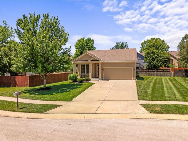 22375 St Francis Street, Spring Hill, KS 66083