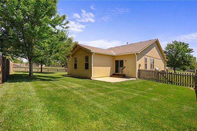 22375 St Francis Street, Spring Hill, KS 66083