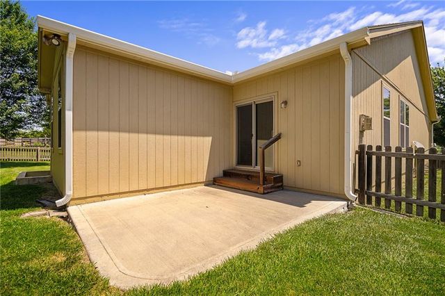 22375 St Francis Street, Spring Hill, KS 66083