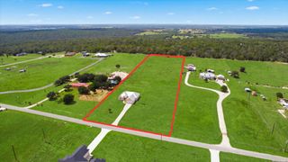 200 Lakeview Cir, La Vernia, TX 78121
