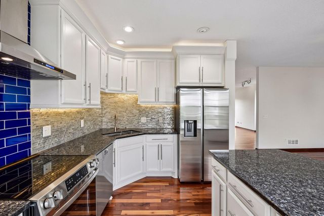 1528 Savanna Drive, Shakopee, MN 55379