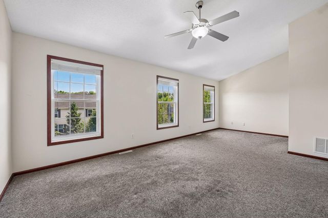 1528 Savanna Drive, Shakopee, MN 55379