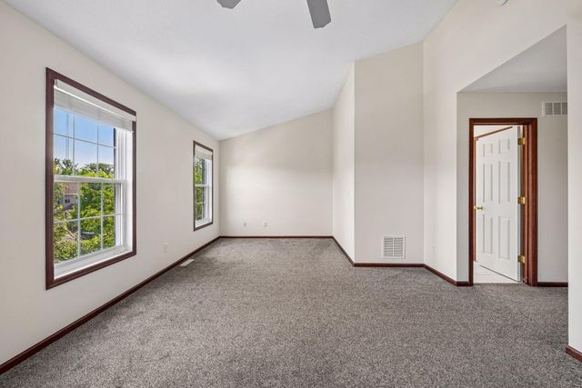 1528 Savanna Drive, Shakopee, MN 55379