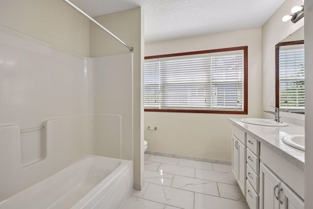 1528 Savanna Drive, Shakopee, MN 55379