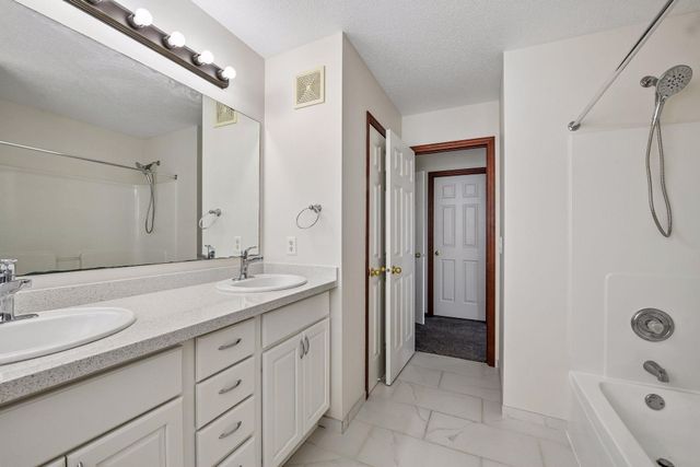 1528 Savanna Drive, Shakopee, MN 55379