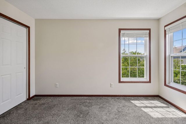 1528 Savanna Drive, Shakopee, MN 55379