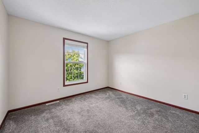 1528 Savanna Drive, Shakopee, MN 55379