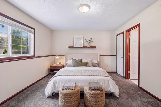 1528 Savanna Drive, Shakopee, MN 55379