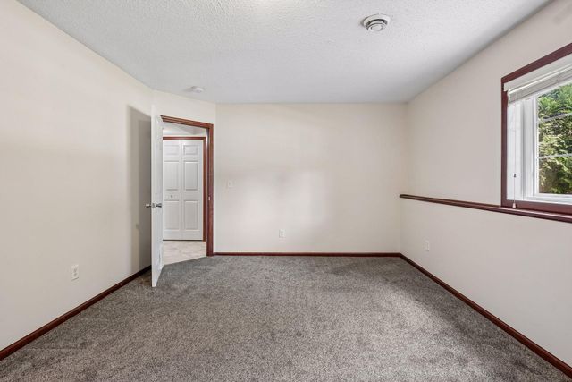 1528 Savanna Drive, Shakopee, MN 55379
