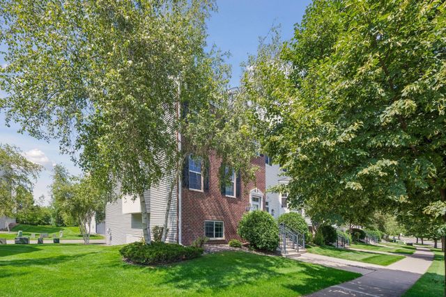 1528 Savanna Drive, Shakopee, MN 55379