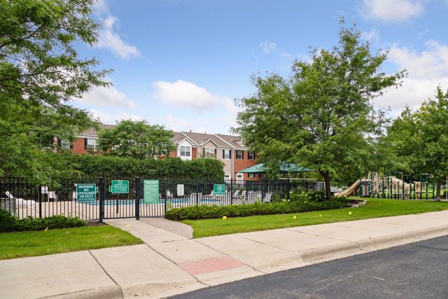 1528 Savanna Drive, Shakopee, MN 55379