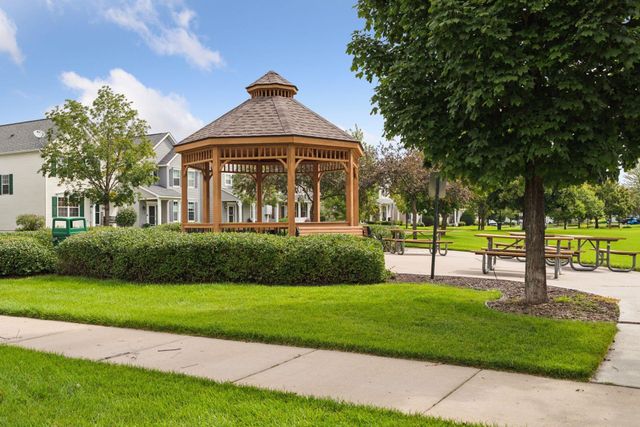 1528 Savanna Drive, Shakopee, MN 55379