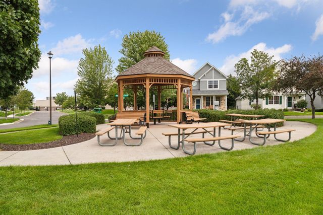 1528 Savanna Drive, Shakopee, MN 55379