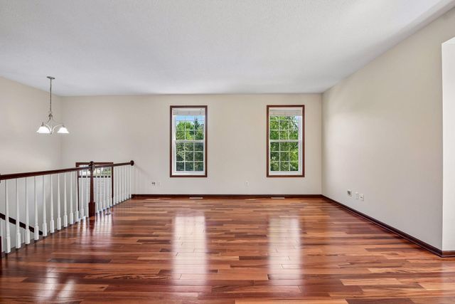 1528 Savanna Drive, Shakopee, MN 55379
