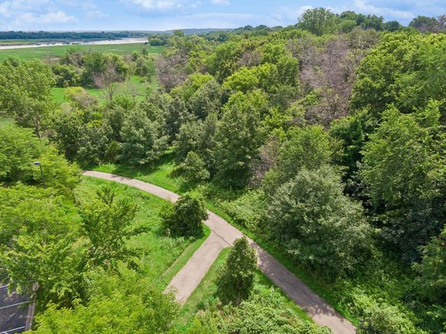 1528 Savanna Drive, Shakopee, MN 55379