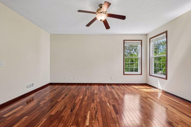 1528 Savanna Drive, Shakopee, MN 55379