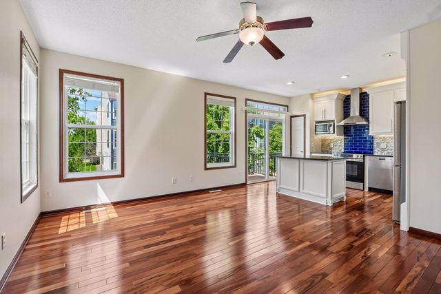 1528 Savanna Drive, Shakopee, MN 55379