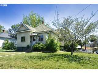 402 Nw 7TH St, Pendleton, OR 97801