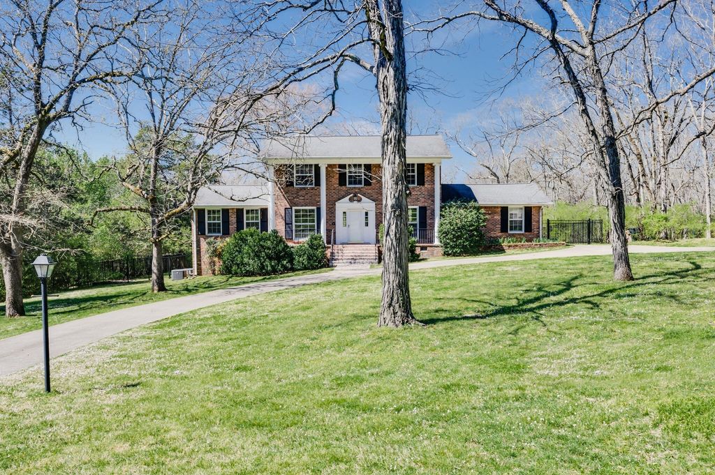 795 Greeley Dr, Nashville, TN 37205