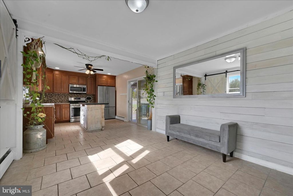 Image 11 of property listing at 95 NEW ST, Pottsville, PA 17901