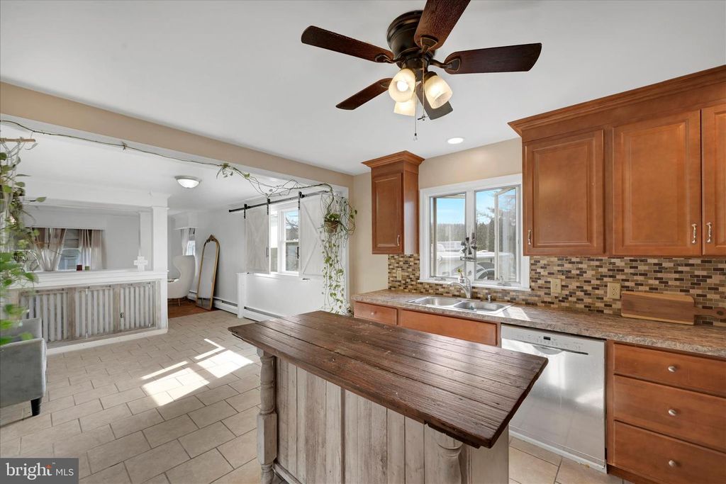 Image 13 of property listing at 95 NEW ST, Pottsville, PA 17901