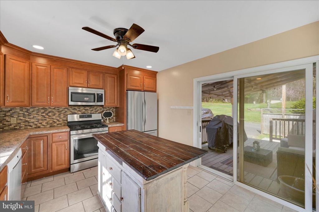 Image 15 of property listing at 95 NEW ST, Pottsville, PA 17901