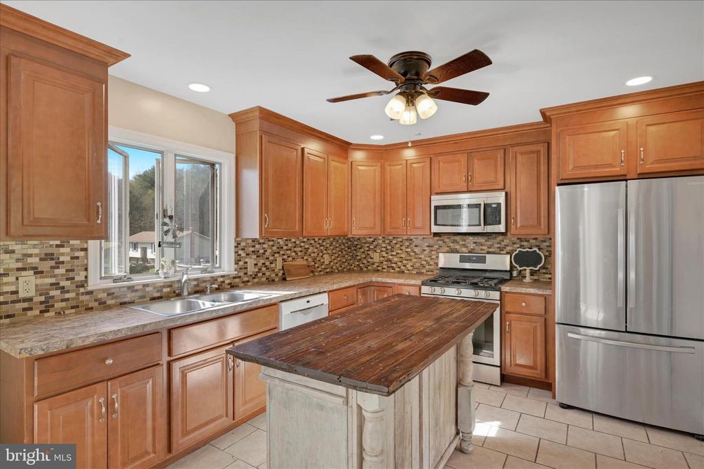 Image 16 of property listing at 95 NEW ST, Pottsville, PA 17901