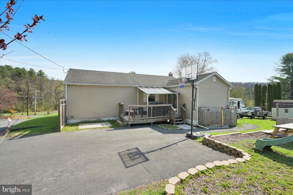 Image 27 of property listing at 95 NEW ST, Pottsville, PA 17901