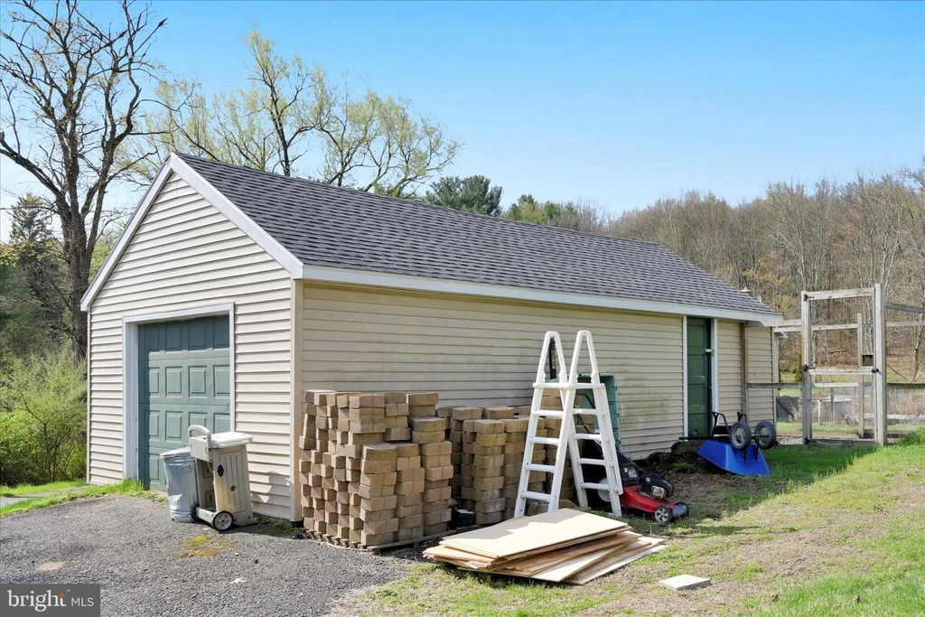 Image 32 of property listing at 95 NEW ST, Pottsville, PA 17901