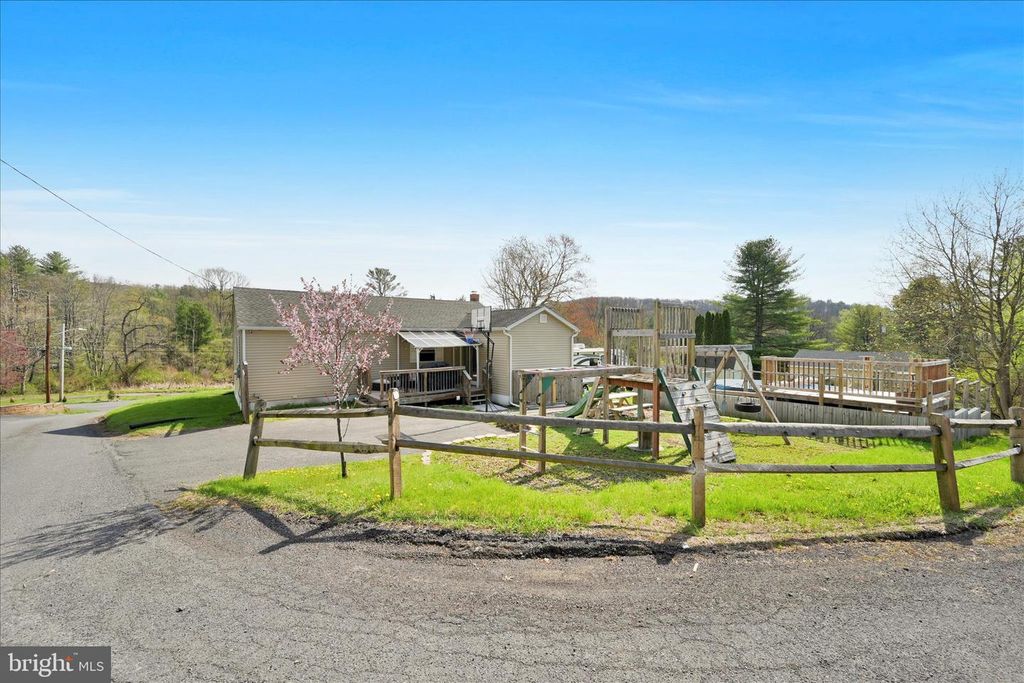 Image 40 of property listing at 95 NEW ST, Pottsville, PA 17901