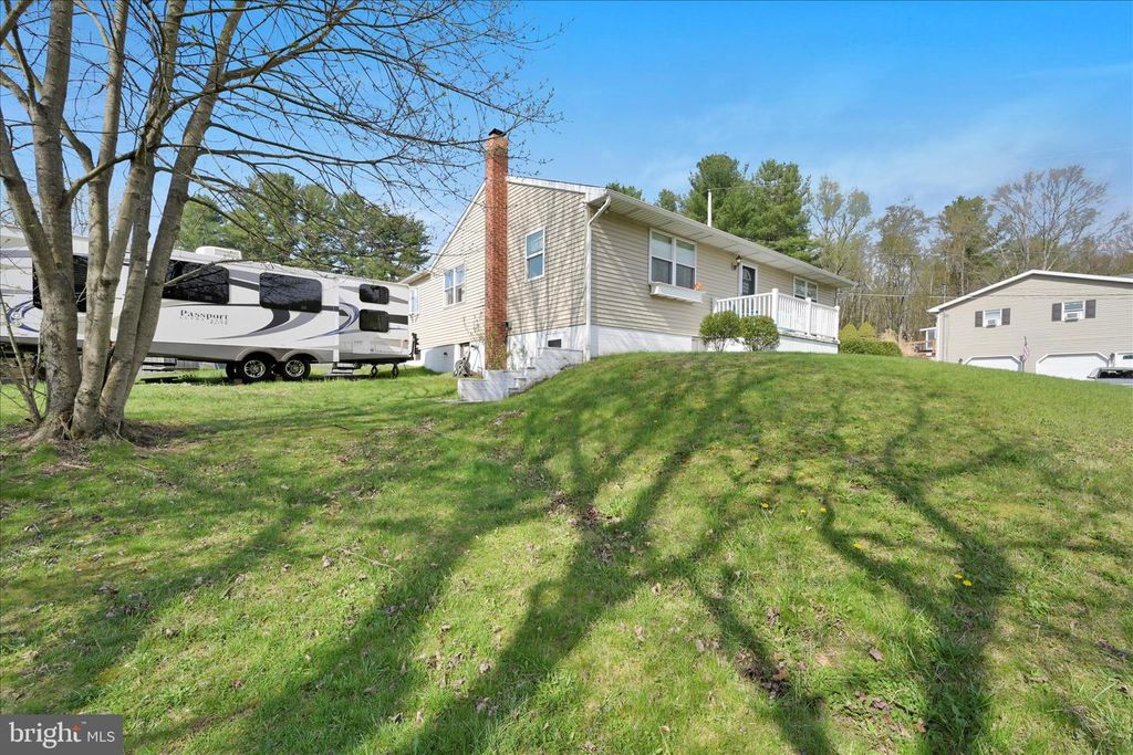 Image 7 of property listing at 95 NEW ST, Pottsville, PA 17901