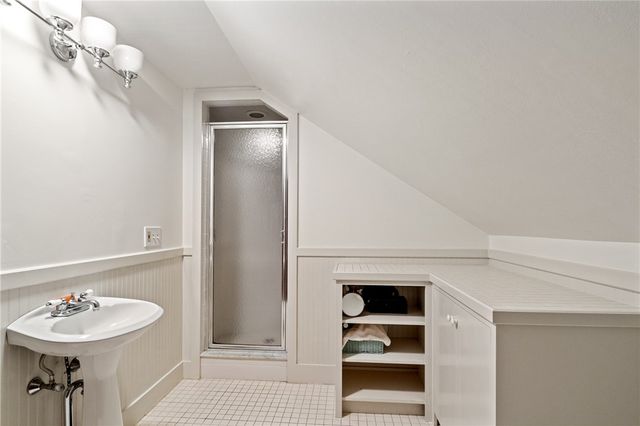 14 Greenough Place A, Newport, RI 02840