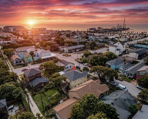 2710 Avenue P 1/2, Galveston, TX 77550