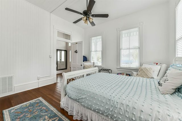 3301 Ursuline Street, Galveston, TX 77550