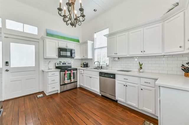 3301 Ursuline Street, Galveston, TX 77550
