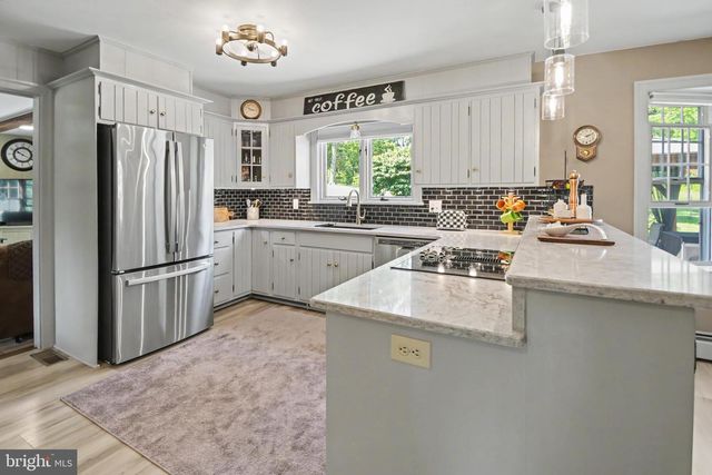 1881 TOWNSHIP LINE RD, Telford, PA 18969