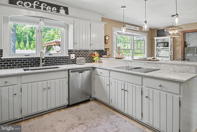 1881 TOWNSHIP LINE RD, Telford, PA 18969