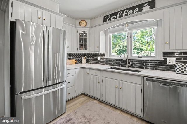 1881 TOWNSHIP LINE RD, Telford, PA 18969