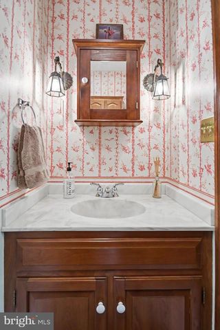 1881 TOWNSHIP LINE RD, Telford, PA 18969