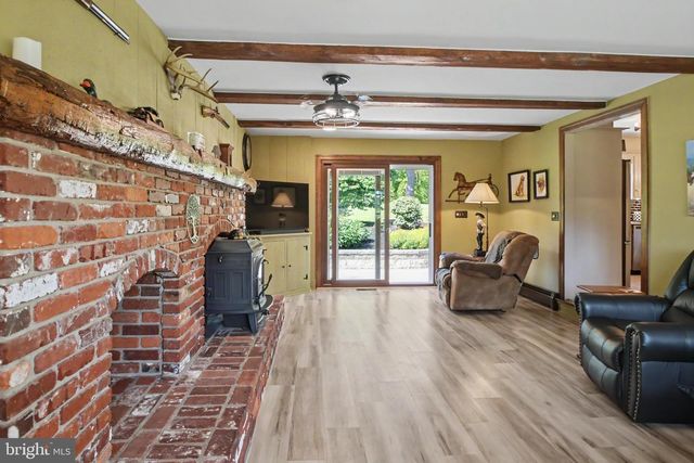 1881 TOWNSHIP LINE RD, Telford, PA 18969
