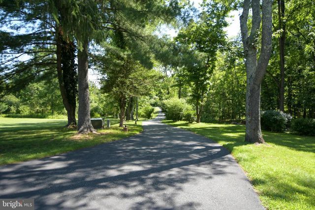 1881 TOWNSHIP LINE RD, Telford, PA 18969